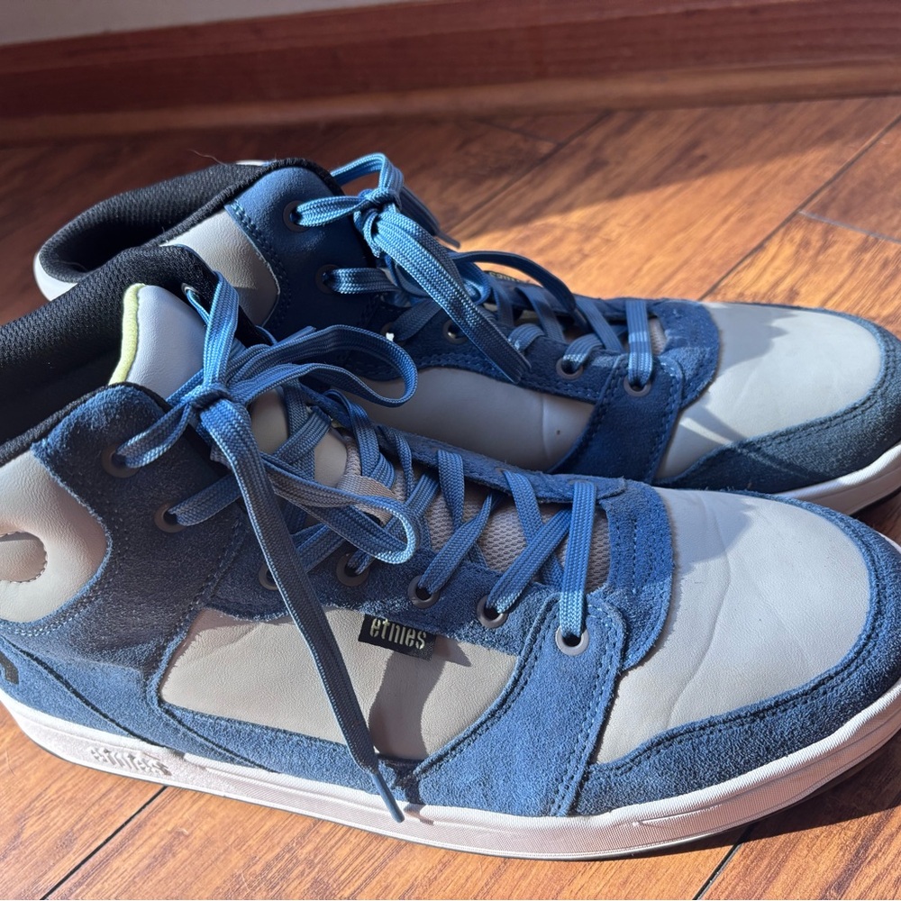 Etnies Navy and Light Gray High-Top Sneakers